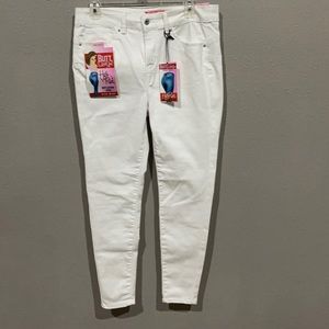 NWOT. White jeans